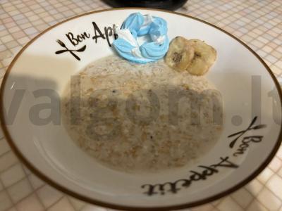 Avižinė košė su grietinėlėmis ir jogurtu pagrindine nuotrauka