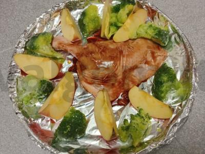 Aštrus antis šlaunelė, kepta su obuoliu ir brokoliais Žingsnis 5