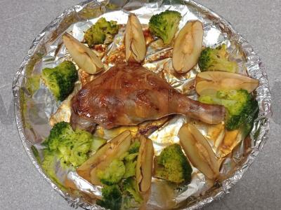 Aštrus antis šlaunelė, kepta su obuoliu ir brokoliais Žingsnis 6