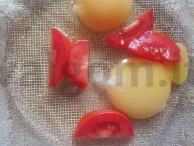 Aštrus kiaušinių blynas su avokadu, pomidoru ir čili pipirais Žingsnis 1