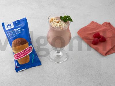 Šokoladinis milkshake su vafliniais trupiniais pagrindine nuotrauka