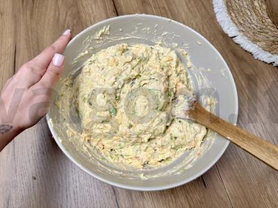 Sūrio keksiukas su cukinijomis ir žolelėmis Žingsnis 3