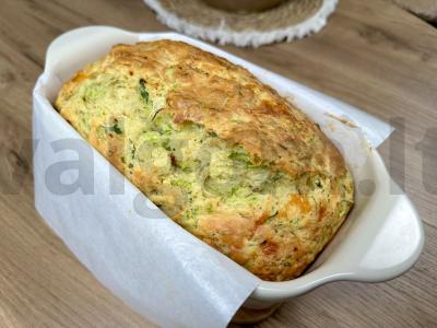 Sūrio keksiukas su cukinijomis ir žolelėmis pagrindine nuotrauka