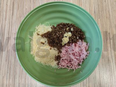 Karšti sumuštiniai su dešra, sūriu ir jautiena orkaitėje Žingsnis 5