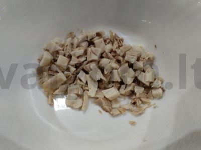 Puikus salotas su vištiena, kukurūzais ir žolelėmis Žingsnis 1