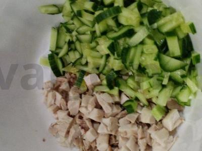 Puikus salotas su vištiena, kukurūzais ir žolelėmis Žingsnis 2