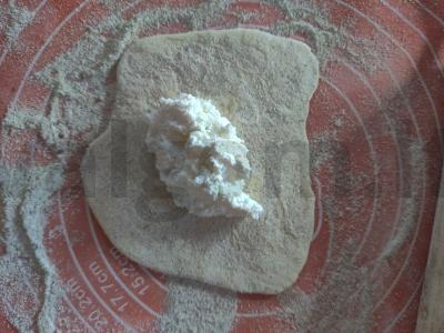 Sluoksniuotos tešlos varškės pyragėlis Žingsnis 3