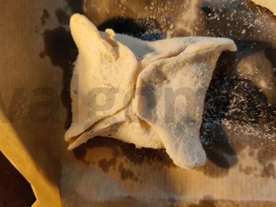 Sluoksniuotos tešlos varškės pyragėlis Žingsnis 6