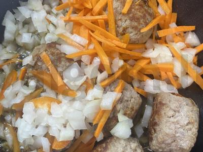 Kalakutų kotletai su daržovėmis ir žolelėmis Žingsnis 7