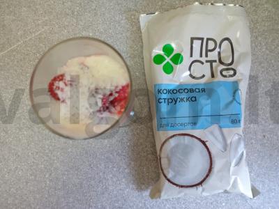 Švelnus braškių-kokoso desertas Žingsnis 4