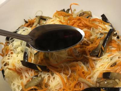 Funchosa su baklažanais ir sojų padažu Žingsnis 10