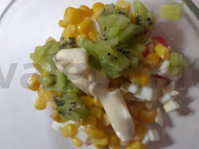 Salotas „Saulė“ su kiviais Žingsnis 5