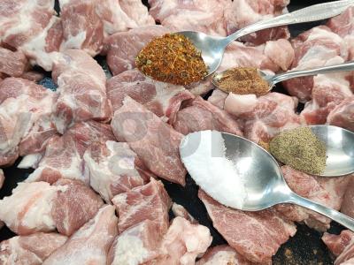 Sultinga kiaulienos kaklasvorių ant laužo Žingsnis 1