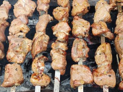 Sultinga kiaulienos kaklasvorių ant laužo Žingsnis 5