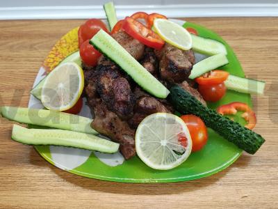 Sultinga kiaulienos kaklasvorių ant laužo pagrindine nuotrauka