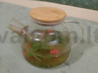 Kvapnus arbata su braškėmis, mėtomis ir cinamonu Žingsnis 5