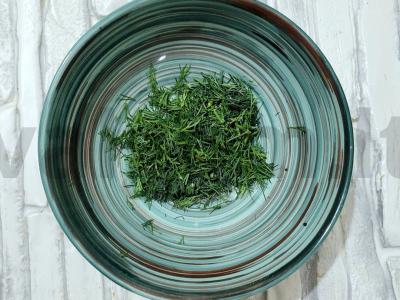 Švelnus salotas su virta dešra ir kiaušiniu Žingsnis 1