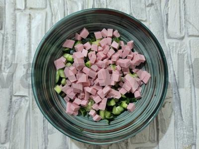 Švelnus salotas su virta dešra ir kiaušiniu Žingsnis 3