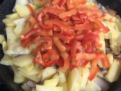 Bulvės su šonine ir paprika Žingsnis 7