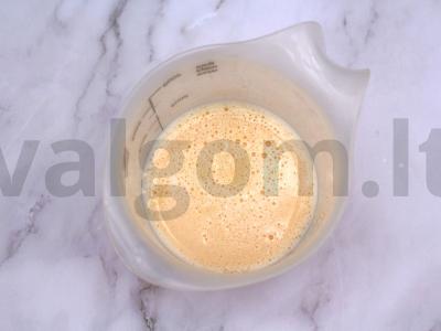 Kiaušinių blynai su sūriu pusryčiams Žingsnis 4