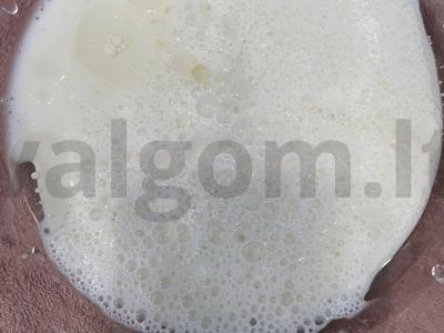 Avižinių pieno vafliai su vyšnių gabaliukais Žingsnis 1