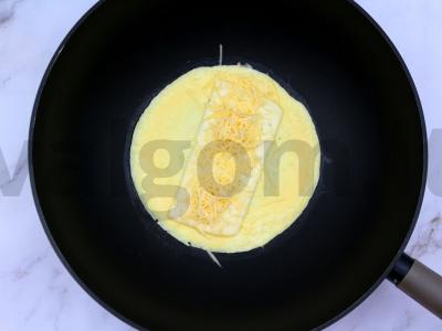 Kiaušinių blynai su sūriu pusryčiams Žingsnis 5