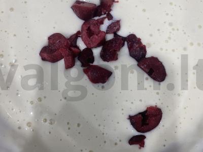 Avižinių pieno vafliai su vyšnių gabaliukais Žingsnis 5