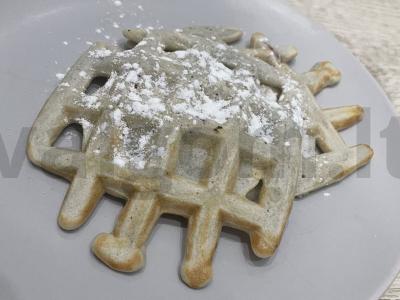 Avižinių pieno vafliai su vyšnių gabaliukais pagrindine nuotrauka