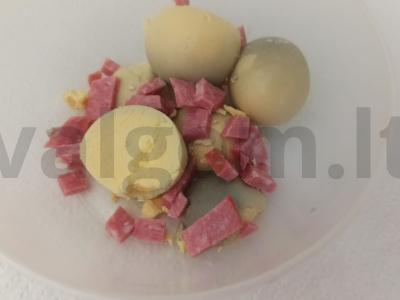 Kiaušiniai, įdaryti dešra ir pomidorais Žingsnis 3