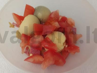 Kiaušiniai, įdaryti dešra ir pomidorais Žingsnis 4