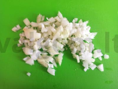 Kvapnus ryžiai su konservuotais kukurūzais ir svogūnais Žingsnis 1