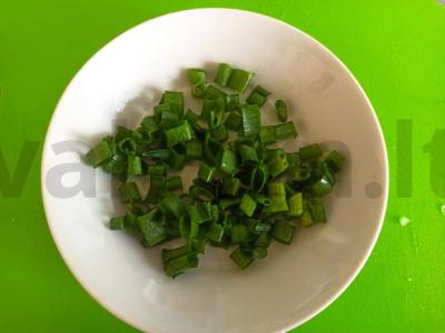 Kvapnus ryžiai su konservuotais kukurūzais ir svogūnais Žingsnis 6