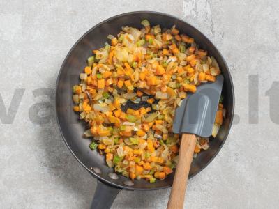 Mėsos padažas bolonjezas Žingsnis 1