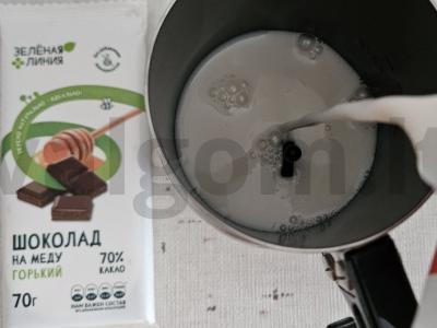 Kava su migdolų pienu ir šokoladu Žingsnis 2