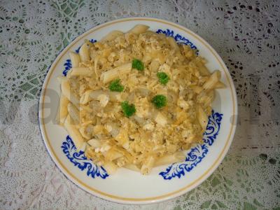 Makaronai su kiaušinių ir svogūnų omletu bei paprika pagrindine nuotrauka