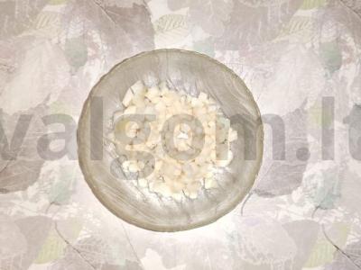 Salotas su rūkyta kalmaru ir rudaisiais ryžiais „Tolimųjų Rytų“ Žingsnis 2