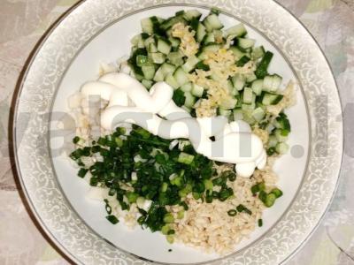 Salotas su rūkyta kalmaru ir rudaisiais ryžiais „Tolimųjų Rytų“ Žingsnis 5