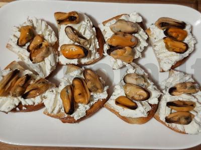 Brusketa su varškės sūriu ir midijomis Žingsnis 3