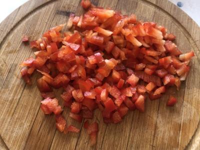 Omletas su paprika ir virtos-rūkyta dešra Žingsnis 2