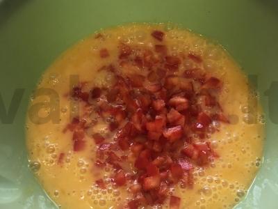 Omletas su paprika ir virtos-rūkyta dešra Žingsnis 3