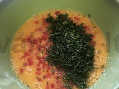 Omletas su paprika ir virtos-rūkyta dešra Žingsnis 4