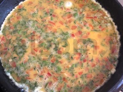 Omletas su paprika ir virtos-rūkyta dešra Žingsnis 6