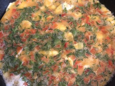 Omletas su paprika ir virtos-rūkyta dešra Žingsnis 8