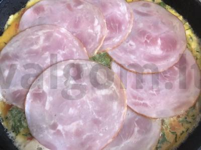 Omletas su paprika ir virtos-rūkyta dešra Žingsnis 9