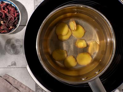 Greipfrutų „Shandy“ su hibisku Žingsnis 1