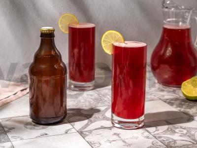 Greipfrutų „Shandy“ su hibisku pagrindine nuotrauka