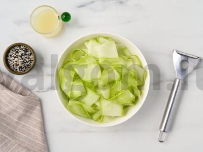 Marinuoti cukinijos su sezamu Žingsnis 1