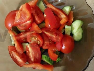 Patingėliškas graikiškas salotas su fetos sūriu Žingsnis 1