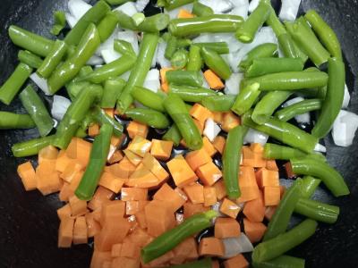 Makaronai su daržovėmis ir kalakutienos faršu Žingsnis 3