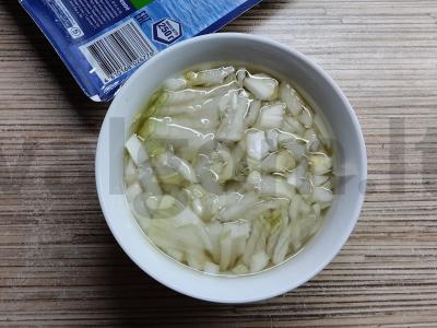 Silkė po šubė su šviežiais žalumynais Žingsnis 2